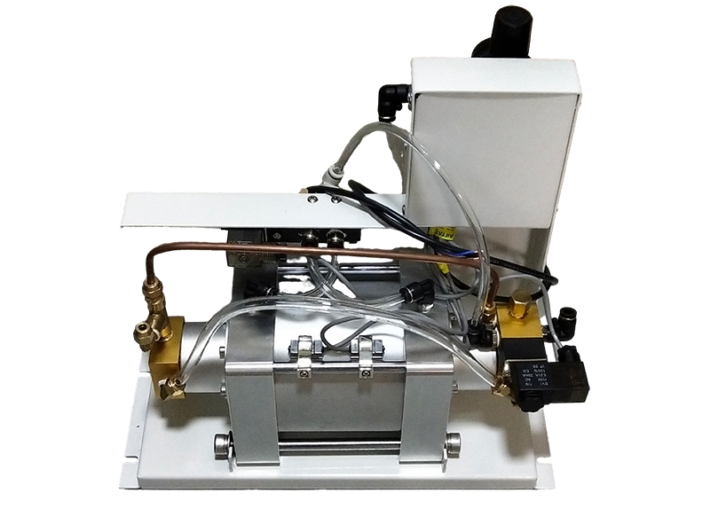 High pressure pneumatic water pump